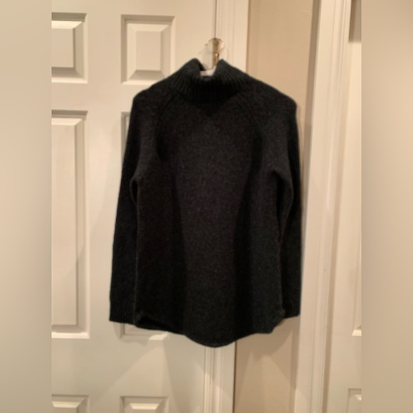 Michael Kors Turtleneck Sweater Size Small - Picture 3 of 10